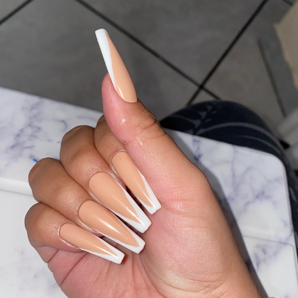 V French Tip Press on Nails